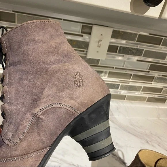 Fly London‎ - Picture 7 of 16